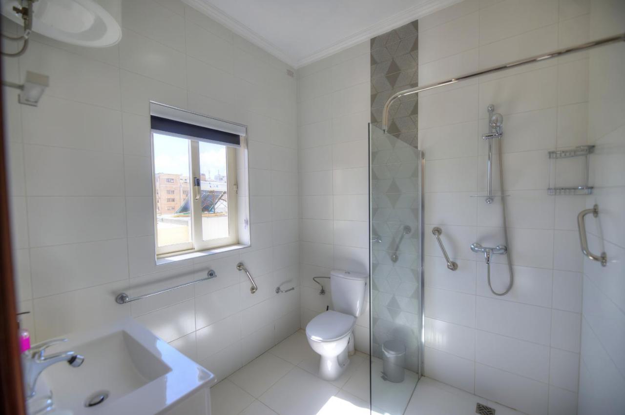 Beautifully Furnished Seafront 4 Bedrooms Goslm-4 Sliema Exterior photo