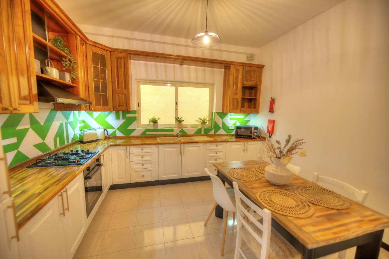 Beautifully Furnished Seafront 4 Bedrooms Goslm-4 Sliema Exterior photo